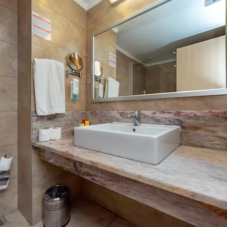 Calimera Hane Garden 5* Side